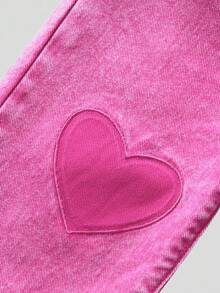 SHEIN ChillGRL Kleine Mädchen-Jeans in geradem, locker sitzendem Schnitt mit Herz-Stickerei, vielseitig einsetzbar, einfach, verwaschen, mit mehreren Taschen, geeignet für tägliche Ausflüge, Frühjahr/Sommer Neukollektion