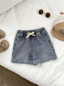 SHEIN Quần short jean denim màu xanh dương kiểu cổ điển, mềm mại, dễ thương cho bé trai, có dây rút ở eo và túi, thích hợp mặc hàng ngày và đi học, phong cách đường phố, Giáng sinh, Năm mới, bộ sưu tập thời trang, quần short jean, quần short jean denim cho bé 2 tuổi, phong cách thường ngày, quần jean họa tiết, quần short denim họa tiết thập niên 2000, thích hợp cho Lễ tình nhân, đi biển, dự tiệc, kỳ nghỉ. - Rửa nhẹ - Xem 7