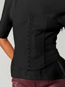 MISSGUIDED Kaos Korset Oversize dengan Tali Pengikat, Bantalan Bahu, dan Pinggang yang Dikencangkan untuk Gaya Busana Streetwear Kontemporer - Hitam - View 4