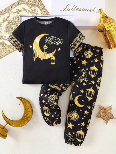 SHEIN 1 Set Young Boy Retro Pattern Short Sleeve T-Shirt And Pants, Black Short Sleeve Tee And Pants Set With Gold Star & Moon Lantern Retro Pattern, Toddler Boys' Jalabiya/Abaya, Loose Comfortable Stretchy Knit Fabric, Fashion Daily Wear, Spring/Summer New, Traditional Arabic Clothing For Toddler Boys