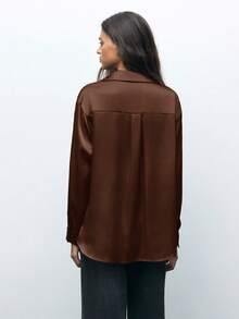 Maija Áo sơ mi nữ màu trơn chất liệu satin poplin, tay dài, vai rớt, cài một hàng khuy, có túi, dáng rộng, phù hợp cho công sở, đi làm, làm giáo viên, hoặc các dịp trang trọng khác như Giáng sinh, tiệc năm mới, tiệc cưới, áo khoác ngoài cơ bản màu nâu, áo kiểu thanh lịch cho nữ. - màu nâu - Xem 3