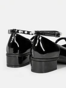 Women'S Fashionable Black & White Flat Shoes - Black and White - View 4