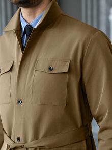 Manfinity CasualCool Herren Lässig einfarbige Klapptaschen Einreiher Windbreaker, Herren Trenchcoat für den Herbst - Khaki - Übersicht 4