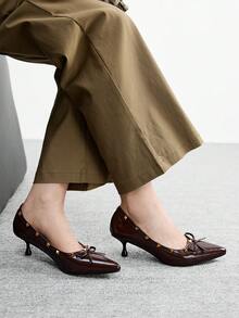 CUCCOO BIZCHIC 女士尖头蝴蝶结装饰铆钉高跟鞋 - 咖啡棕 - 查看 3