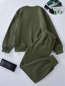 SHEIN Vacaura Bộ 2 món áo hoodie nỉ dáng rộng màu trơn hở vai phong cách đường phố giản dị cho bé trai tuổi mới lớn và quần túi hộp, mùa thu/đông - xanh quân đội - Xem 2