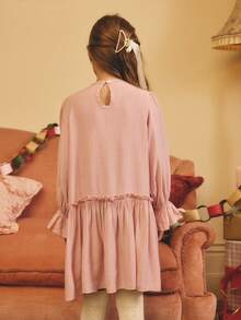 女童粉色荷叶边领长袖连衣裙 – 柔软面料，飘逸层叠下摆，可爱荷叶边袖口，甜美A字廓形，适合日常穿着/派对，柔和的粉彩色调，舒适宽松版型，可爱甜美的设计，专为小小时尚达人打造 - 粉色 - 查看 3