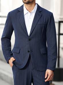 Manfinity Bizformal 男士商务休闲单排扣西装套装，包含外套和裤子，翻领设计更添时尚感和层次感，适合日常通勤、商务场合、派对和宴会穿着。这套西装是男士衣橱中不可或缺的百搭单品，也是送给男友或丈夫的绝佳礼物，尽显老派绅士风范。 - 藍色 - 查看 3