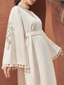 Modelyn 大码女式花卉刺绣流苏喇叭袖优雅连衣裙 - 杏色 - 查看 6