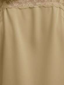 Nöista 女士不对称下摆撞色蕾丝吊带裙，适合哥特风或另类风格；也可作为优雅的婚礼宾客礼服；此外，也适合女士生日派对或生日庆典的着装。 - 香檳色 - 查看 10