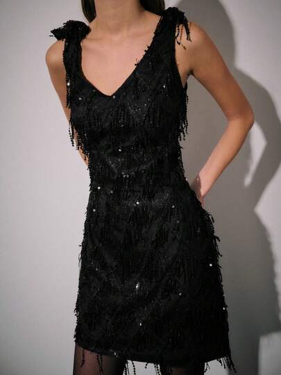 Nöista 修身黑色亮片迷你连衣裙，饰有密集亮片刺绣和串珠流苏；鸡尾酒会礼服和俱乐部派对礼服，为晚装增添魅力；非常适合秋季、冬季、万圣节和新年派对。