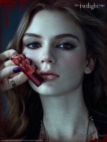 The Twilight Saga X SHEGLAM Premonition Roll On 唇油 品牌 美容 化妝 化妝品 適合女性與女孩 完美搭配夏季春季 Y2K 時尚 流行 生日 母親節禮物 假期 派對準備就緒 最佳顏色 - 彩色 - 查看 3