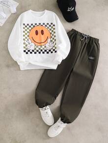 SHEIN 2 件/套青少年男孩时尚白色连帽衫搭配橄榄绿色裤子，是青少年男孩的时尚服装，连帽衫采用绿色图案印花，面料柔软舒适，适合春秋季穿着，适合上学、郊游等。 - 軍綠色 - 查看 8