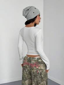 StreetHx Women's Autumn/Winter White Waist-Cinched Fitted Y2K Retro Wave Letter Print Streetwear Crew Neck Long Sleeve T-Shirt - White - View 5