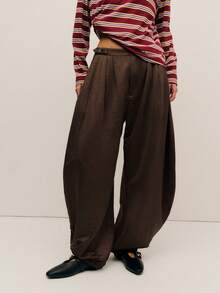 Nöista 女士纯色长裤，裤腿呈柔和的弧形，打造舒适现代的廓形，适合日常通勤、精致休闲穿着和百搭的春假装扮，是打造精致日常造型、轻松生日装扮和情人节装扮的完美之选。 - 咖啡棕 - 查看 1