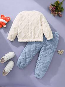 SHEIN Playful Pals 女童秋冬淺藍色提花抓絨套頭上衣與長褲套裝，可愛刺繡圖案，彈性袖口與下擺，女孩日常必備穿搭 - 淺藍色 - 查看 3