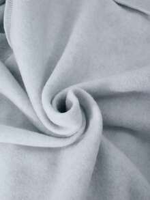 SHEIN ChillGRL Streecool 儿童/少女圆领半拉链插肩宽松休闲字母印花长袖卫衣和修身长裤两件套，适合春秋季休闲街头穿搭。