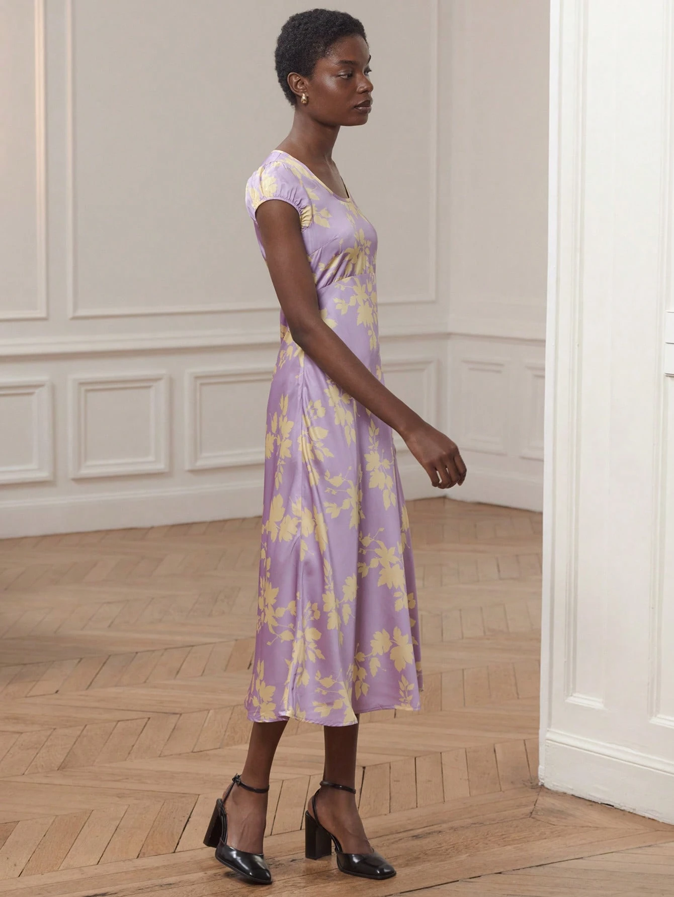 Long Satin Dress With Yellow Floral Print On A Lilac Background Featuring Short Sleeves And A Round Neckline Office Outfits Spring New Year Dress