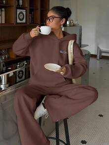 SHEIN EZwear 棕色女士字母印花连帽衫和运动裤针织运动套装，秋冬季，街头服饰，秋季，女士秋季服装，女士冬季两件套家居服套装，棕色女士家居服套装，女士家居服套装，女士早餐装 - 棕色 - 查看 4