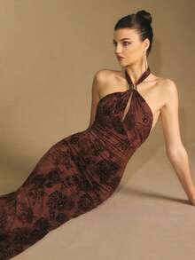 Poéselle 女式花卉印花修身鱼尾下摆优雅挂脖中长连衣裙 - 棕色 - 查看 2