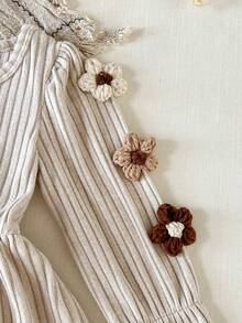 SHEIN 两件套女婴复古套装：圆领长袖针织连衣裙+背心，草莓花刺绣罗纹连衣裙搭配卡其色/棕色灯芯绒短款背心，适合春秋季休闲穿着 - 杏色 - 查看 4