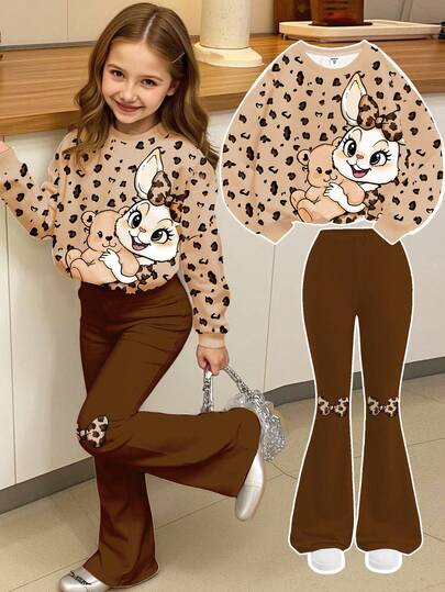 SHEIN 复古可爱卡通兔子与豹纹印花卡其色复古甜美挤奶女工风少女休闲宽松圆领长袖卫衣和喇叭裤两件套，适合秋冬季、圣诞派对、街头穿搭、家居服。