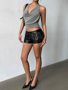 Aloruh 女士新款高街休闲性感优雅前卫Y2K风通勤外出约会铆钉巨型扣黑色PU紧身超低腰超短裤 - 黑色 - 查看 4