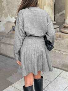 Calvaya Bộ áo và chân váy dệt kim họa tiết hoa ngọt ngào thanh lịch cỡ lớn - Xám - Xem 3