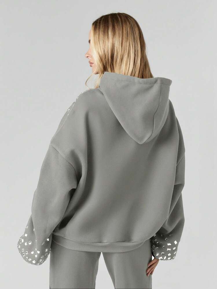 MISSGUIDED sweat-shirt à capuche orné avec design éparpillé de strass et poche centrale pour un port casual au quotidien
