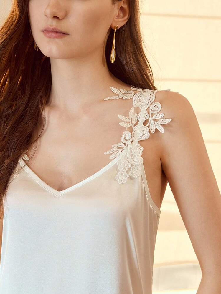 CAMISOLA DE DORMIR COM RENDA GUIPURE DE CETIM