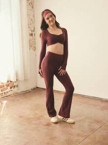 Teen Girls 2 Pieces Long Sleeve Activewear Set, Crimson Red, High Stretch Soft Fabric With Chest Ruched Design Long Sleeve Crop Top And Flare Pants