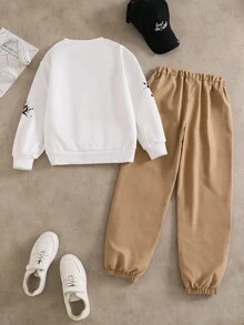 SHEIN 2 件/套时尚白色连帽衫搭配橄榄绿色裤子，适合青少年男孩的时尚服装，连帽衫采用绿色定位印花，面料柔软舒适，适合春秋季穿着，适合上学、郊游等。 - 卡其色 - 查看 2