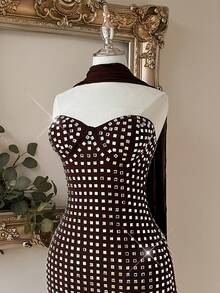 Lovelzi Elegantes luxuriöses Millennium Bombshell Stil Schulterfrei Kleid mit Strass-Verzierung, gestrickter Bandeau-Bodycon Mini-Rock, geeignet für Hochzeiten, Partys, Geburtstage, Einschulungsfeiern, Nachmittagstee, Ausstellungen, Geschäftsgäste und andere Anlässe - Geschenkkleid für Frauen, Mesh-Kleid - Braun - Übersicht 4