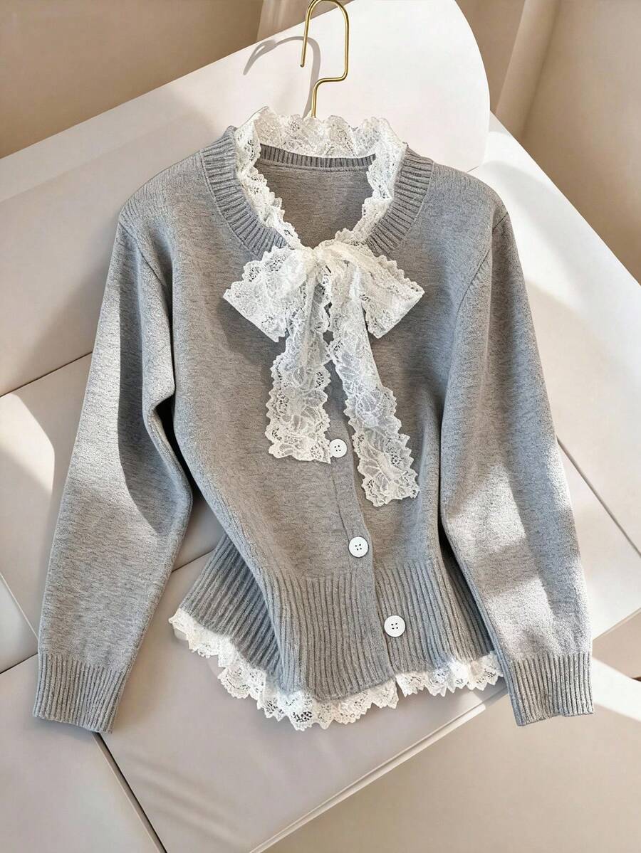 GlowEve CURVE Cárdigan de punto con cuello redondo, manga larga y botones, con ribete de encaje para mujer de talla grande - Gris - Ver 1