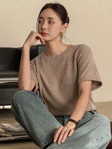 Dazy-Less 女士休闲简约圆领短袖T恤，适合日常穿着，夏季商务休闲女装 - 卡其色 - 查看 7