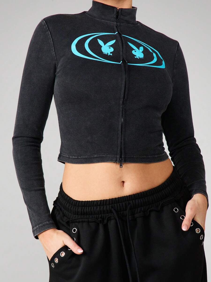 Missguided x Playboy Áo crop top tay dài cổ phễu in họa tiết thỏ có khóa kéo phía trước - màu đen - Xem 1