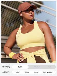 GLOWMODE FeatherFit™ 多交叉肩带可调节搭扣后背运动文胸，适合低强度运动、瑜伽、日常穿着，可拆卸胸垫 - French Vanilla - 查看 6