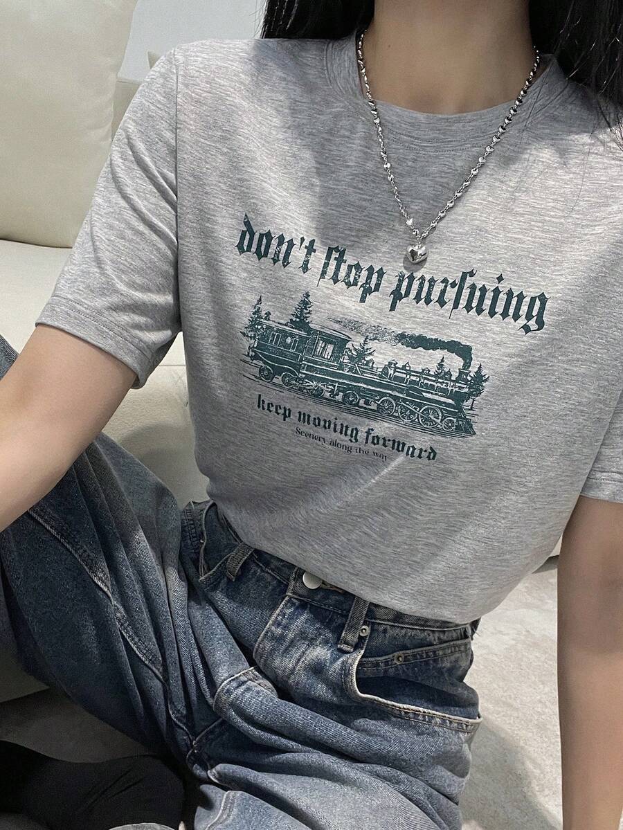 DAZY T-shirt ample à manches courtes pour femmes avec imprimé slogan et encolure ronde pour l'été, t-shirts graphiques, vêtements de rentrée scolaire - Gris - Voir 1