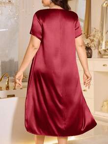 MuseNap CURVE Váy ngủ cỡ lớn LuxeNights Elegant Embroidered Collar Satin Notch Neck Plus Size Nightgown, Moo Moo Night Dress - Màu Đỏ Sâu - Xem 2
