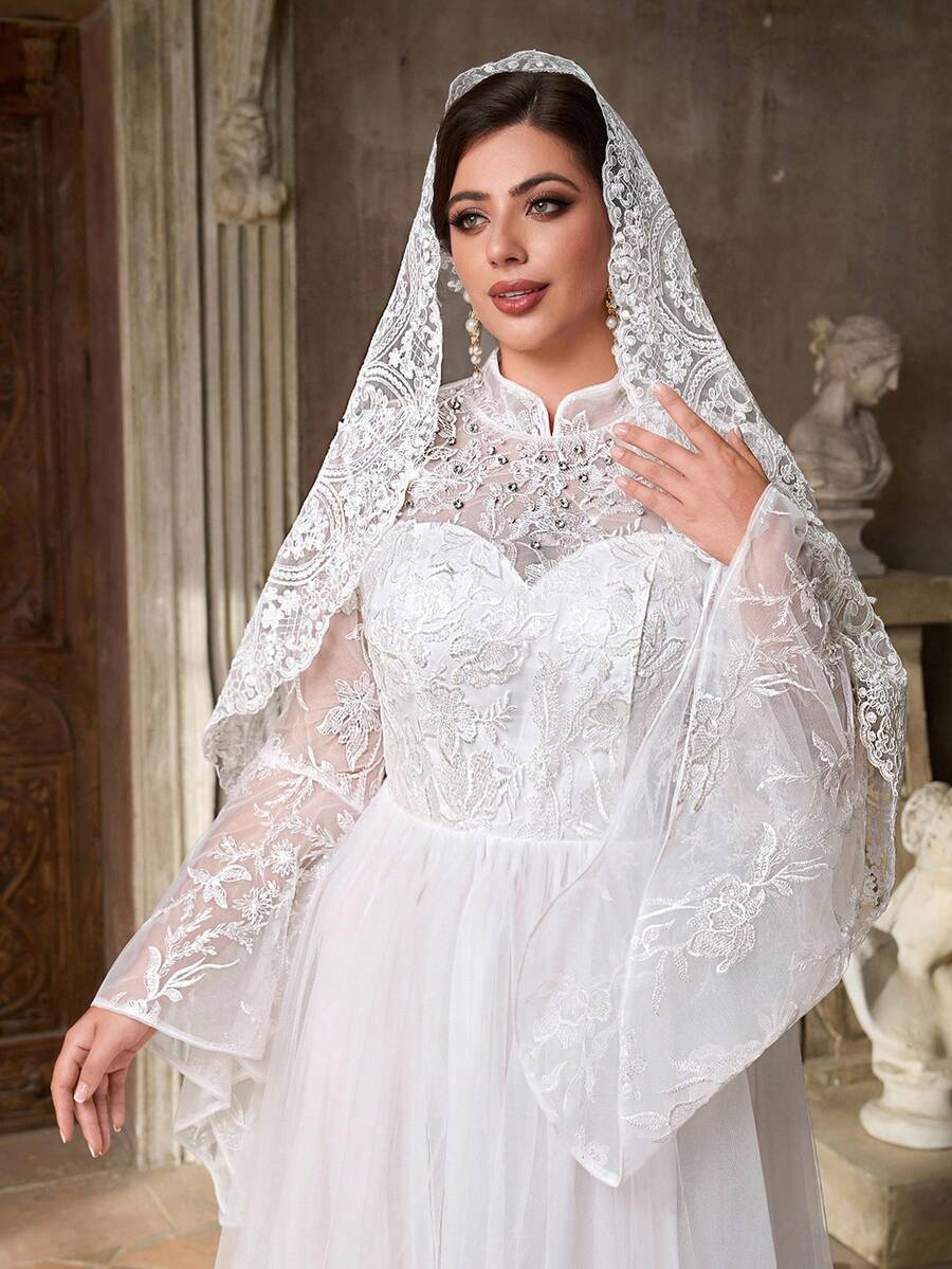 Aureia 加大码白色刺绣面料优雅中式立领加大码喇叭袖奢华串珠网纱拼接A字型新娘婚纱，带拖尾（精致设计）
