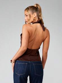 MISSGUIDED Blusa sin mangas con cuello halter, diseño de frente retorcido y espalda abierta - Café integral - Ver 2
