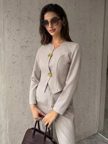 Firerie 秋季新款女士卡其色亚麻纹理不对称金属扣长袖外套和高腰显瘦阔腿裤套装，杏色，优雅办公两件套 - 杏色 - 查看 9