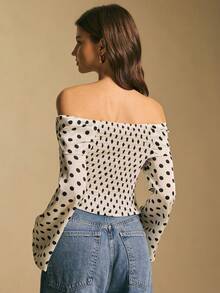 Poéselle Áo nữ trễ vai chấm bi đen trắng, tay loe dài đến cổ tay, chất liệu vải dệt, chiều dài thông thường. - Đen và trắng - Xem 4