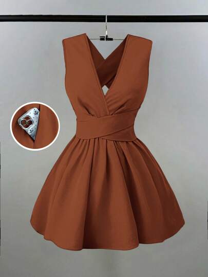 Franclia 女士浪漫优雅性感婚礼宾客纯色交叉 V 领无袖 A 字迷你连衣裙，演唱会服装百搭设计，适合海滩、派对、春夏口袋晚礼服露背奶油黄短裙