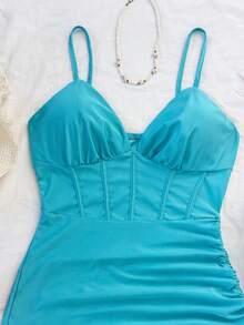 Soleia Gaun Mini Slip Rajut Merah Wanita dengan Kerah V, Pinggang Berbentuk Tulang Ikan, dan Hem Asimetris Berkerut, Cocok untuk Liburan. - Mint Blue - View 7