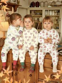 SHEIN Crema blanco, lazo con estampado de leopardo súper lindo, estampado de oso rosa lindo, estampado de graffiti cálido y divertido, estilo ballet, dopamina, ambiente de otoño/invierno, conjunto de sudadera holgada de punto acogedor para niña pequeña, adecuado para otoño/invierno