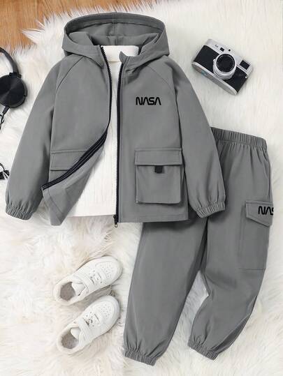 SHEIN 2pcs Young Boys Casual Comfortable Hoodie Jacket With Pockets & Solid Color Jogger Pants Set, Suitable For Outings, School, Daily Gatherings, Autumn/Winter