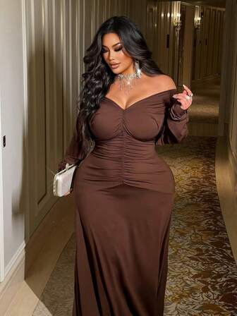 NU&NOW Plus Size Elegant Enfärgad Off Shoulder Festklänning