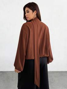 SHEIN Privé 大码女式金属海星装饰灯笼袖宽松时尚衬衫 - 咖啡棕 - 查看 3