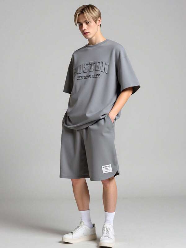 Vacaura Boy Summer Outfit 2pcs Casual Outfit For Teenage Boys, Fashionable Stereo Steel Stamping English Graphic Round Neck Pullover T-Shirt With Curved Side Design, Shorts With Minimalist Textured Trim And Curved Leg, Suitable For Summer And Autumn Summer Holiday