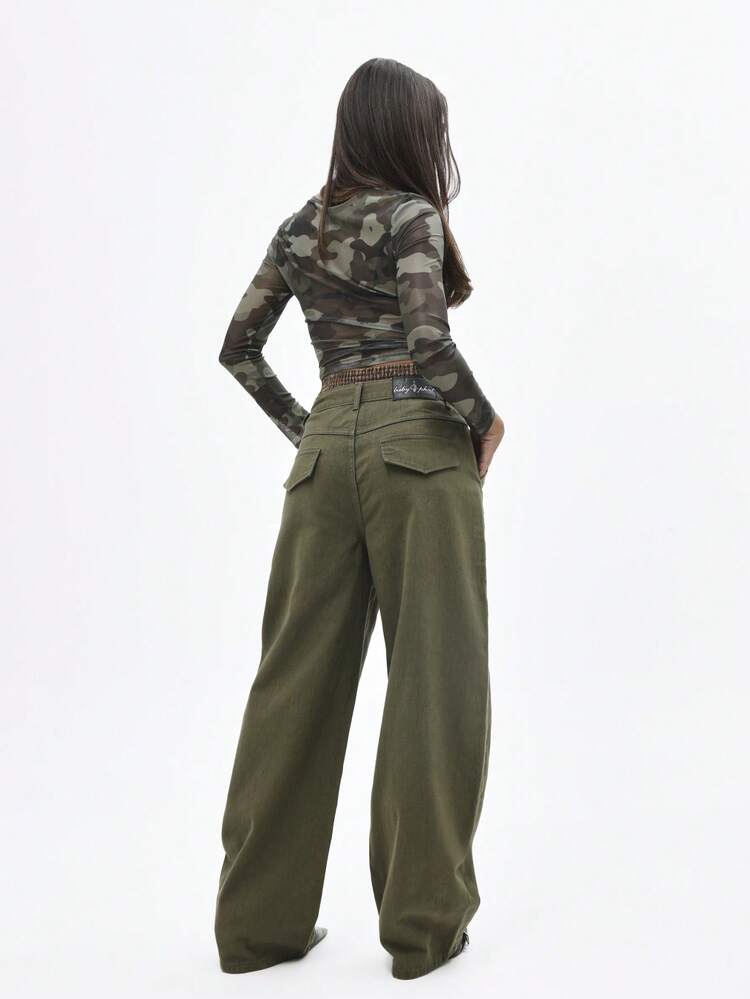 BABYPHAT Damen High Waist Utility Cargo Weite Bein Jeans mit Seitentaschen und Schrift-Muster Detail